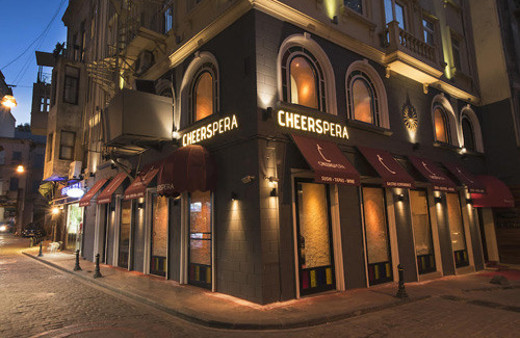 Hem göze hem damağa hitap eden bir mekan: CheersPera