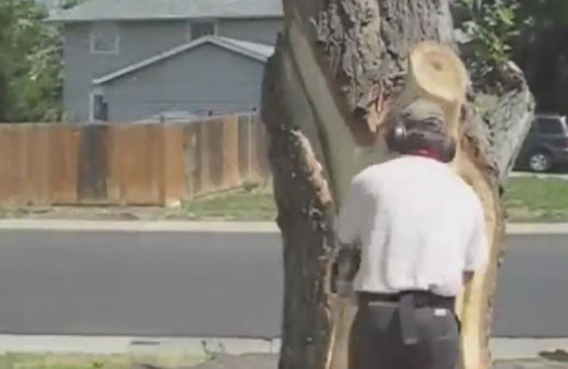 Elektrikli testere ile şov yaptı! 