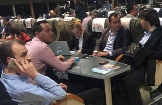 İşadamları denizin ortasında mahsur kaldı!