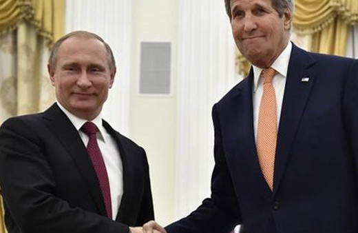 Putin'in esprileri John Kerry'i terletti!