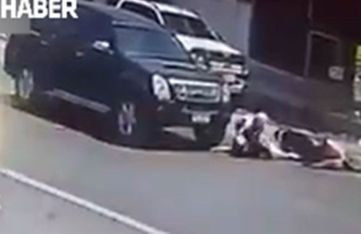 Sürücü akan trafikte bayılınca... 