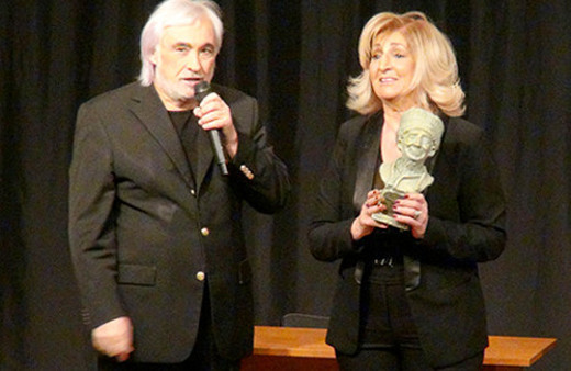 İsmail Dümbüllü Ödülü Nejat Uygur'a verildi