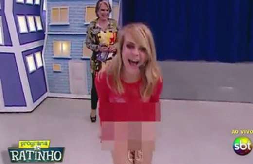 Çılgın konuk elbisesini açıp iç çamaşırını gösterince...