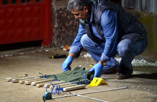 Sınırda hareketlilik canlı bomba yeleği ele geçirildi