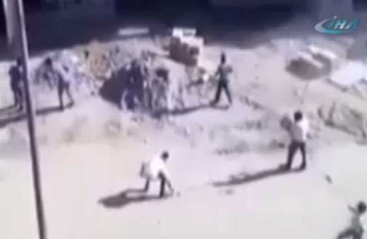 Leopar böyle saldırdı! Bir anda üzerine atlayıp...