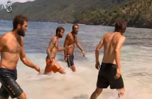 Survivor'da Semih ve Zafer kavga görüntüleri 