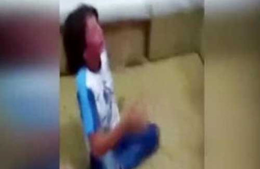 Çocuğunu hortumla dövdü! Resmen işkence 