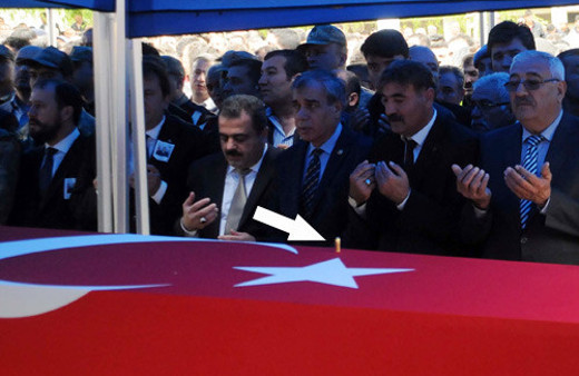 Şehit askerin tabutuna mermi bırakıldı