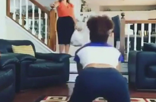 Annesine çok fena yakalandı!