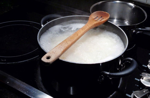 Tencerenin üstüne tahta kaşık koyarsanız...