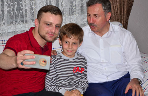 Sosyal medyada fotoğraf paylaştı işten çıkarıldı