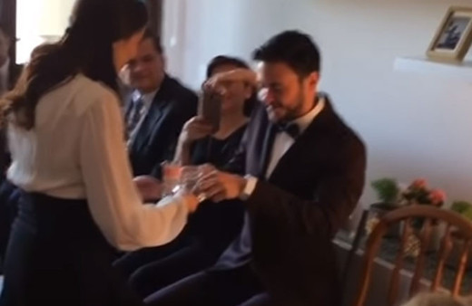 Anıl Altan Pelin Akil'i istemeye gitti, tuzlu kahveyi böyle içti!