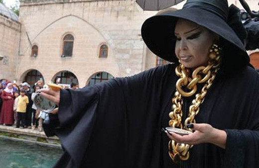 Bülent Ersoy Balıklıgöl'de dua etti