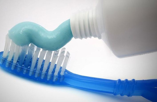 Tırnağınıza sürün bakın ne oluyor!