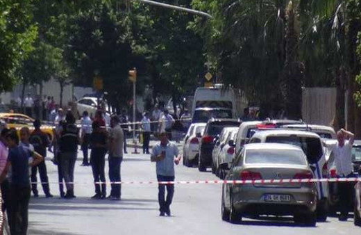 Vezneciler'de şüpheli paketin içinden bomba çıktı!