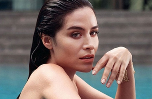 Belçim Bilgin'den çok özel pozlar