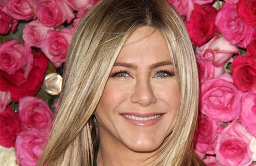 Jennifer Aniston hamile mi karnına bakın!