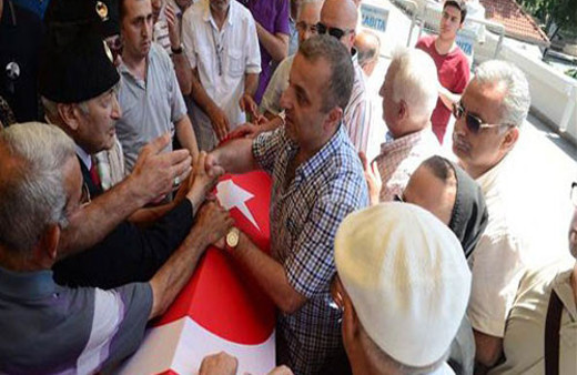 Yaşar Nuri Öztürk'ün cenaze töreni eski eşi ve nişanlısı...