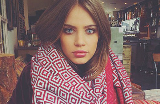 Ünlüleri görünmez yapan fular