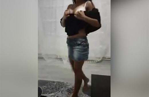 Fenomen gelin adayı Solmaz canlı yayında soyunup dans etti!