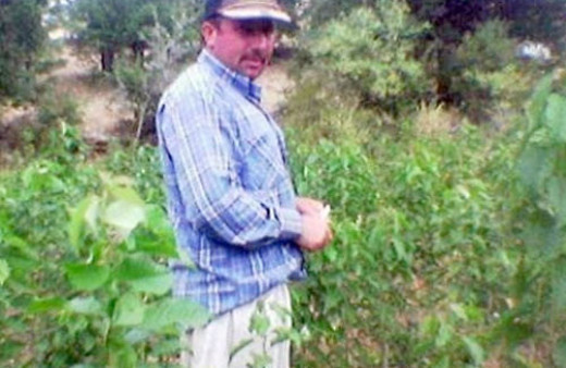 Kızını erkek arkadaşıyla konuşurken gördü çıldırdı