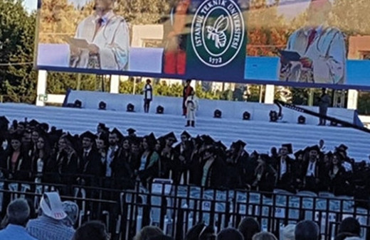 İTÜ’de; öğrenciler, rektöre sırtını döndü