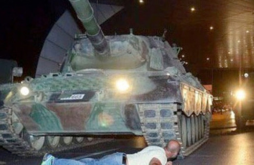 Tankın önüne yatan adam o anları anlattı