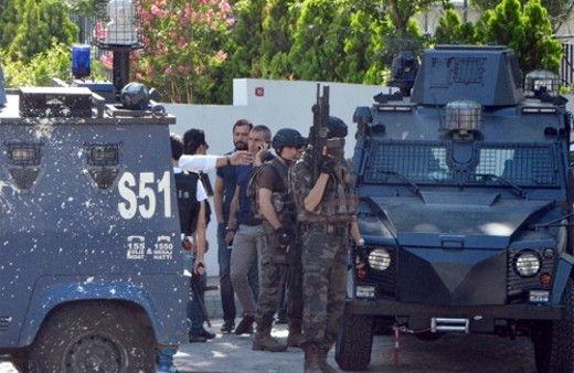 İstanbul'da silahlı saldırgan paniği üniversiteye saklandı!