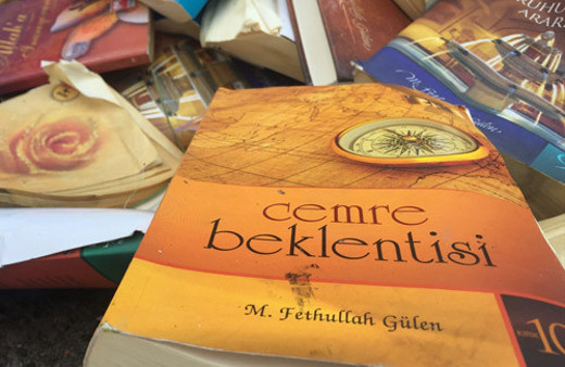 Kars çayı kenarında Gülen'in kitapları bulundu