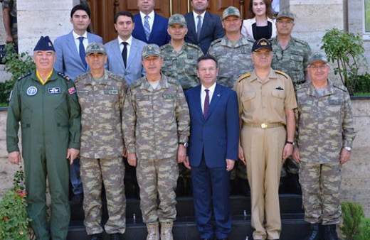 Komutanlar Ankara'yı bombalayan üsse gitti