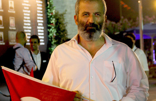 Ünlülerden 'Demokrasi Nöbeti'ne destek