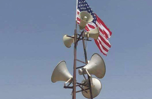 Terör örgütü PYD'nin cinliği! ABD bayrağını kalkan yaptı