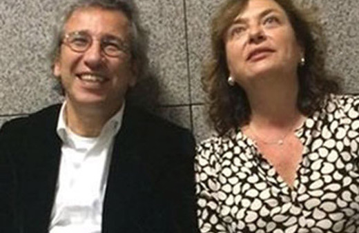 Can Dündar'ın eşine havaalanında büyük şok