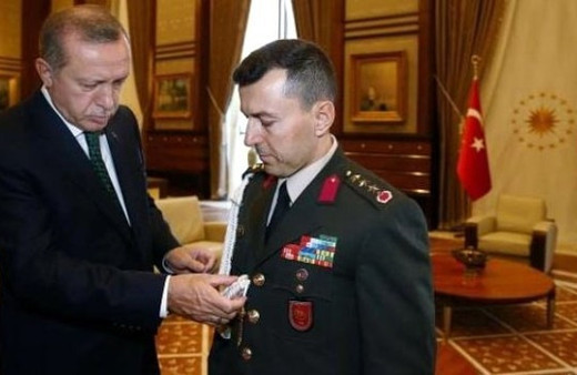15 Temmuz'dan önce... Erdoğan darbeci yaverini çakıyla sınamış!