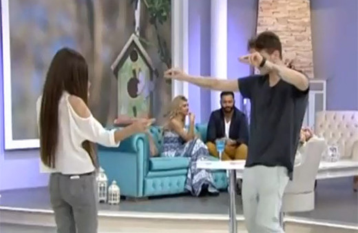 Esra Erol'da programının damat adayı annesi için oyun havası oynadı!