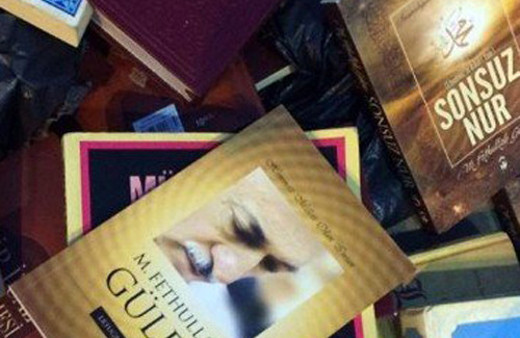 IŞİD'lilerin evlerinden Gülen'in kitapları çıktı