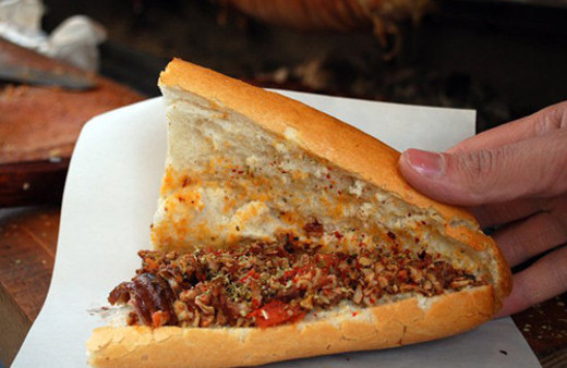 Boğazına kokoreç takılan genç öldü