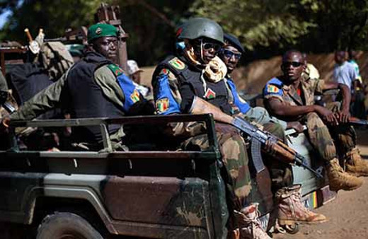 Askeri üsse bombalı saldırı! 33 kişi öldü