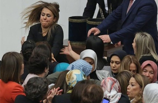 Meclis'te kadın milletvekilleri kavga etti