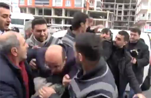 Kaybolan kişinin yakınları, en son görüldüğü kişiye saldırdı