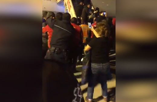 Barbaros Şansal'a havaalanında linç girişimi!