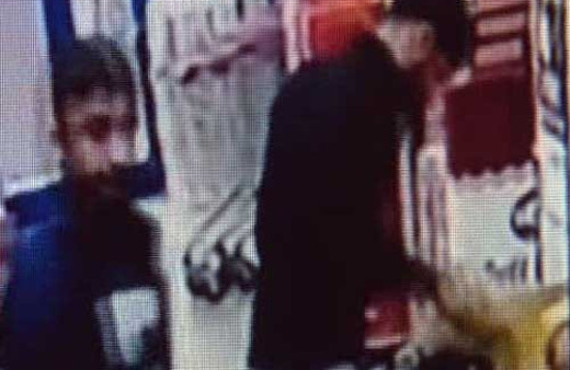 Markete girip paket paket çay çaldılar