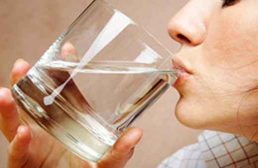 Su içmenin de bir zamanı var banyoya girmeden...