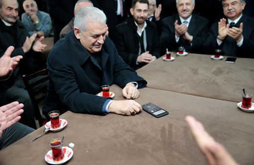 Başbakan Yıldırım çay bahçesinde Erdoğan'ı arayıp...