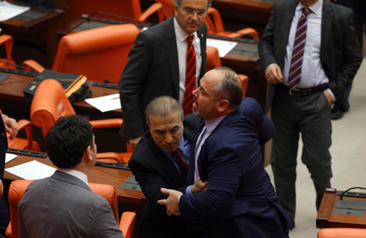 Meclis'de 'Bakan pazarlığı' kavgası