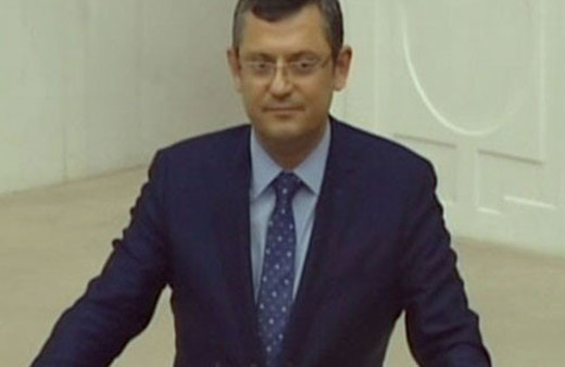 CHP'li Özel, Genel Kurul'da Erbakan ve Türkeş'in ses kaydını dinletti