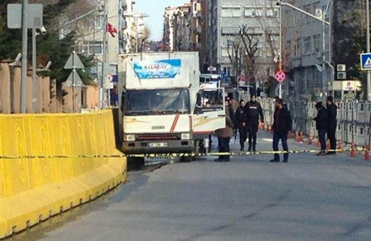 İstanbul Emniyet'te silah sesleri olay yerinden ilk görüntüler