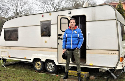 Kıraç 5 yıldır karavanda yaşıyor