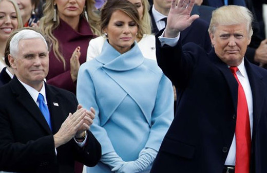 Melanie Trump'ın eşine bakışı olay kimse fark etmemişti!