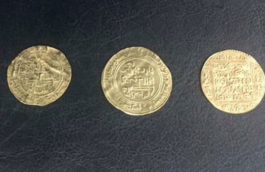 Değeri 3 milyon dolar olan 5 altın sikke ele geçirildi